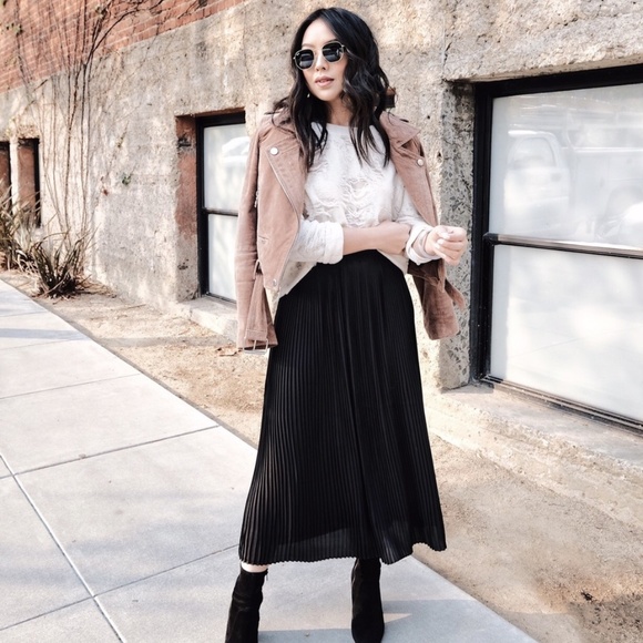 UNIQLO CHIFFON KNIFE PLEAT SEMI-SHEER MIDI SKIRT - NO PANTS LOOK - Picture 10 of 12